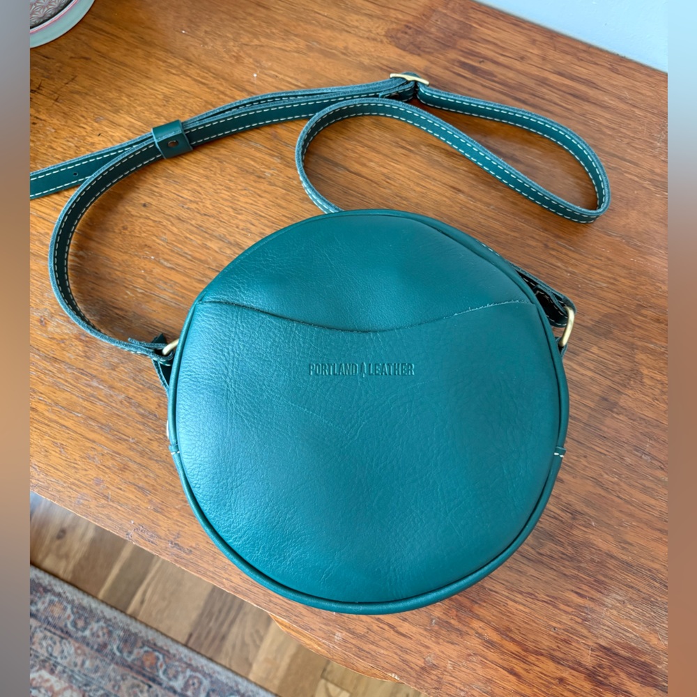 Portland Leather Circle Crossbody Large Peacock